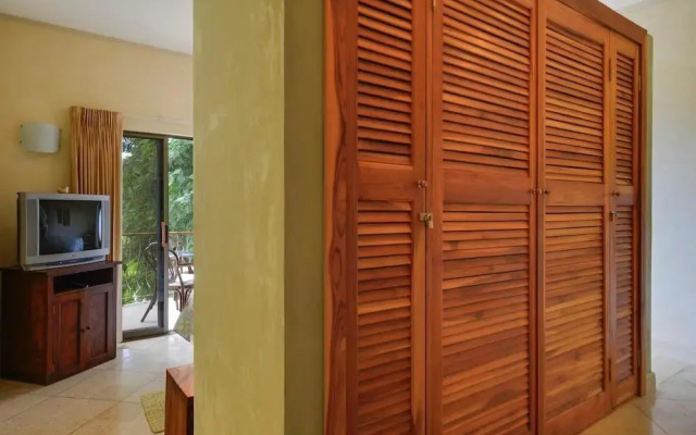 2BR Condo up in the hills of Tamarindo by RedAwning