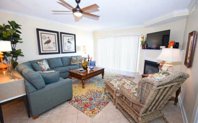 Bahia Vista I 403 3 Br condo by RedAwning