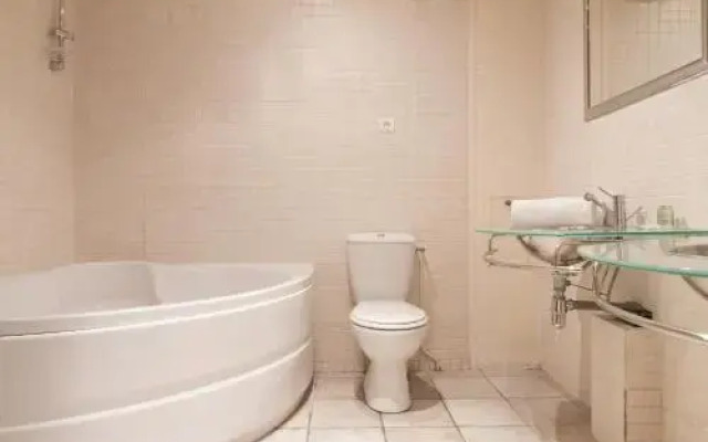 Louvre - Saint Honore Area Apartment