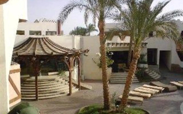 Dolphina Country Club