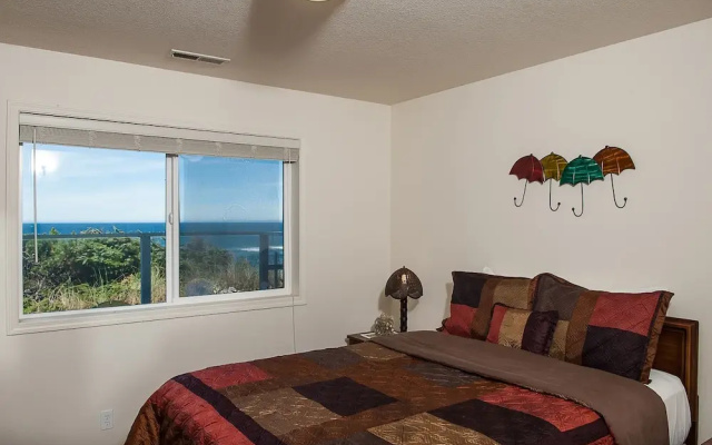 Jim's Crows Nest 3 Br townhouse by RedAwning
