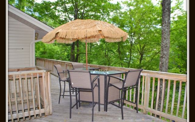 Alpine Vista - 3 Br cabin by RedAwning