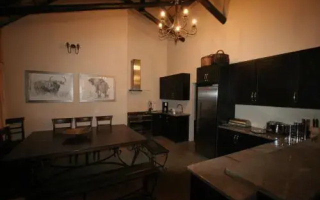 Buffalo Thorn Lodge