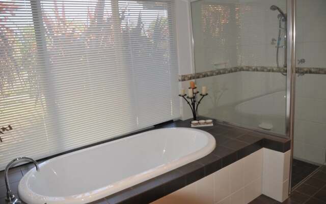 Glenelg on King Bed & Breakfast