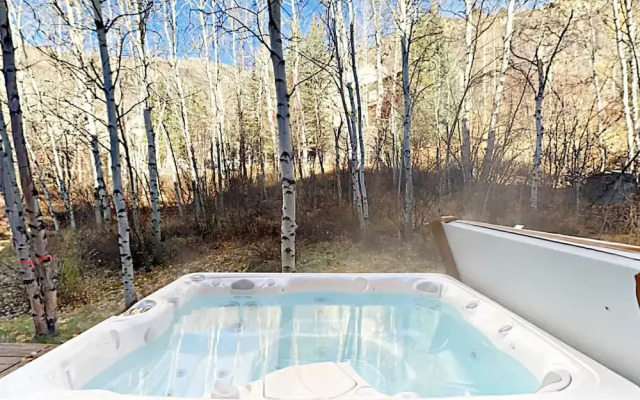 1874A Glacier Court Chalet