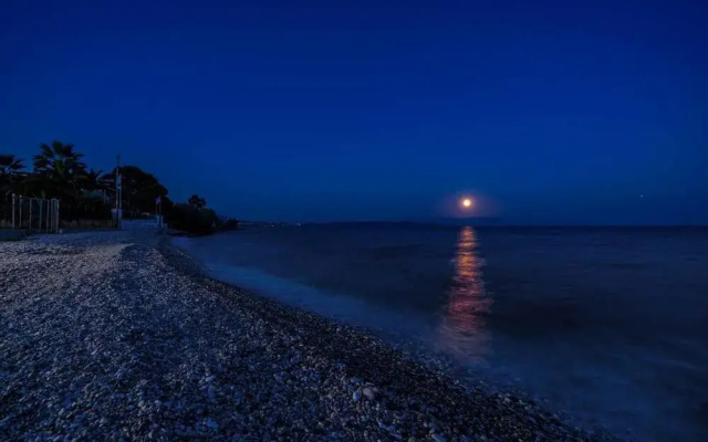 Maria's Seaside Villa - House With 3 Rooms In Marathon, With Wonderful