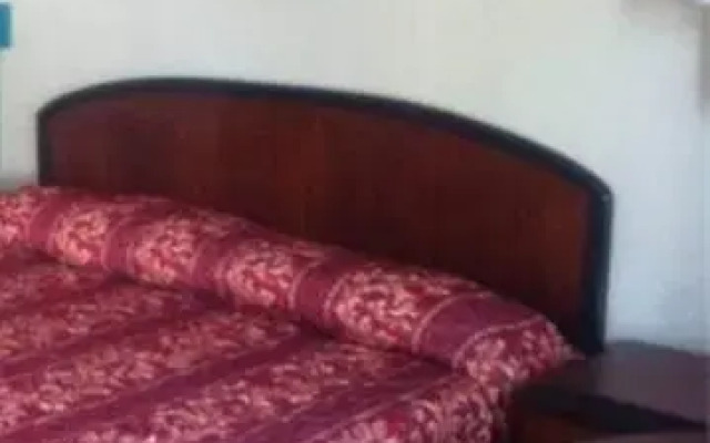 Deluxe Inn