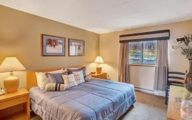 Pinnacle Condo Unit A14 by RedAwning