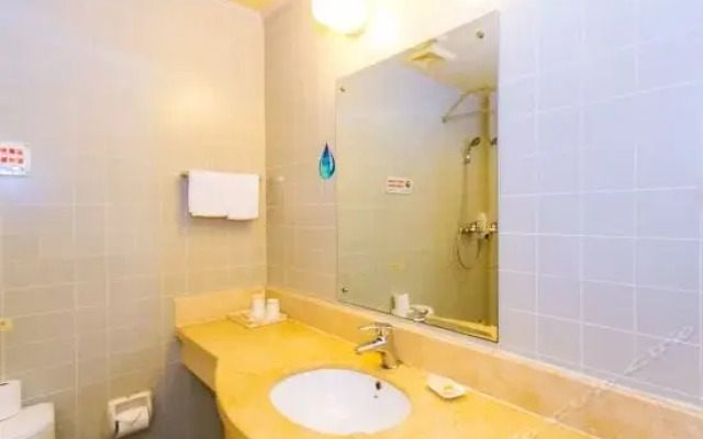 Hangzhou Tongyue Hotel (Yucai North Road Subway Station)