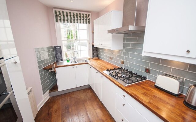 Spacious 5 Bed Ideally Located in the Heart of Historic Bath City Cent