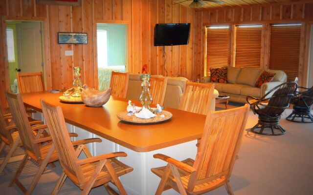 Jan's 'Ouse by RedAwning