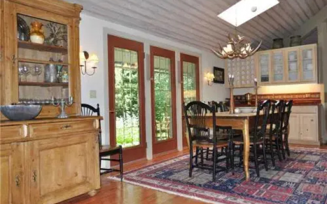 Leonard House: Great Aspens Home with Private Hot Tub! Home