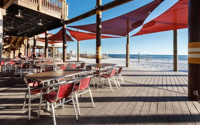 Islander 4007 by RedAwning