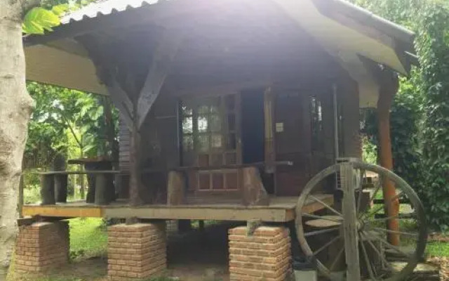 Baan Pak Ruen Rim Nam