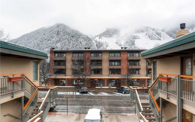 Chateau Aspen 16 - 2 Br condo by RedAwning