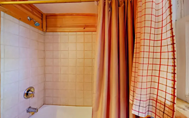 637 Talmadge Road Cabin