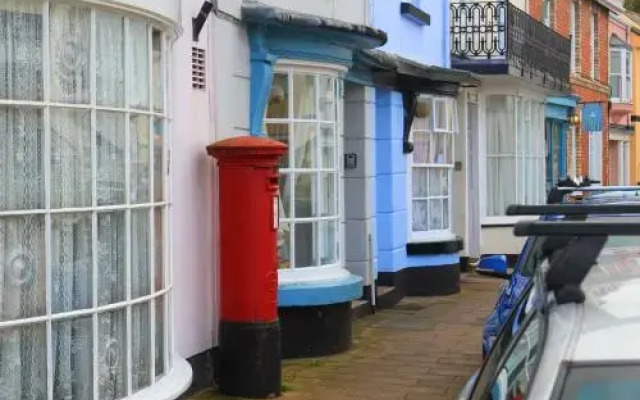 Tide House Seaside Holiday Cottage