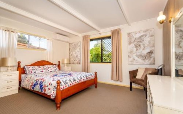 Pet Friendly Cottage in the Heart of Bribie - Wirraway St, Bongaree – Guest Rooms – Bongaree