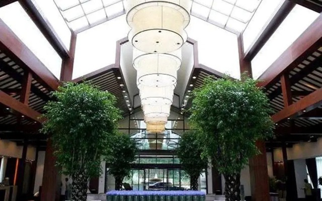 Huanxiu Resort And Spa