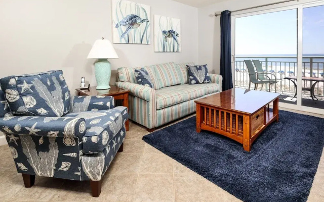 Pelican Isle 215 by RedAwning