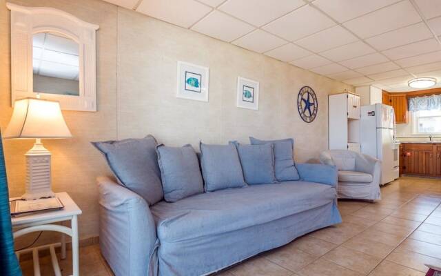 46th St Windjammer 207 1Br Condo