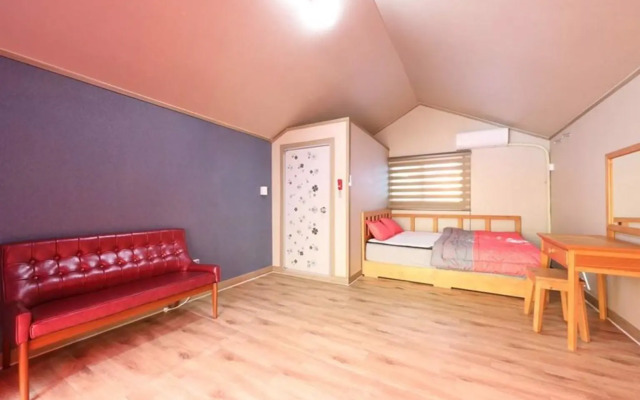 Gapyeong Hwangtoeun Pension and Glamping