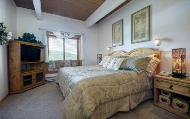 West Condominiums - W3234