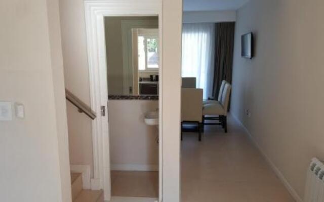 Aqualina Luxury Suites