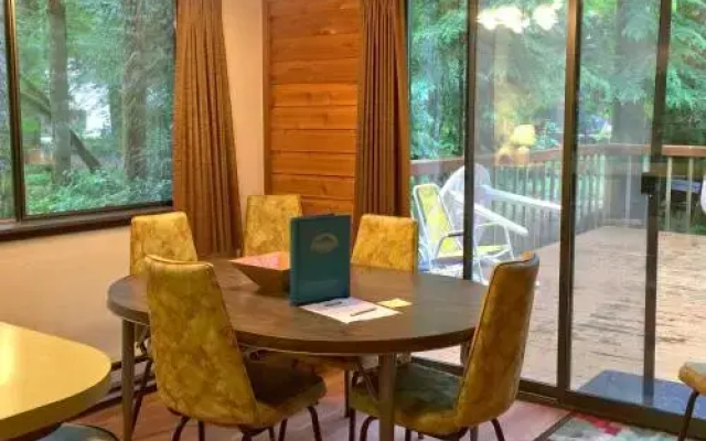 35sl - Air Conditioning - Pets Ok - Fireplace - Sleeps 6 3 Bedroom Home by RedAwning