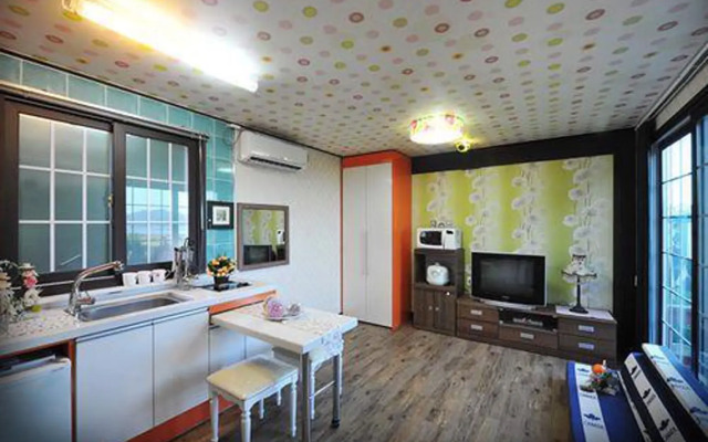 Seongmodorainbow Pension