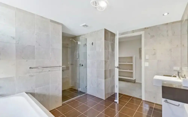 Catalina Luxury Apartments 9