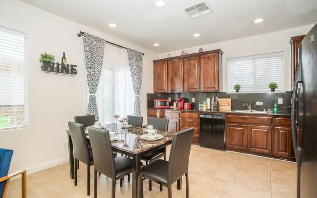 Grey High Roller - 4Bd 3Ba