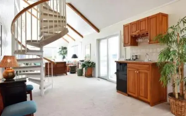 Bayley's Light - 5 Br Home