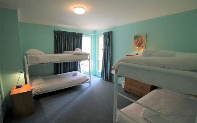 Tennerhof - Large Waterfront Home