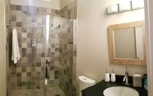 Poinciana w-Hot Tub-Walk to the beach