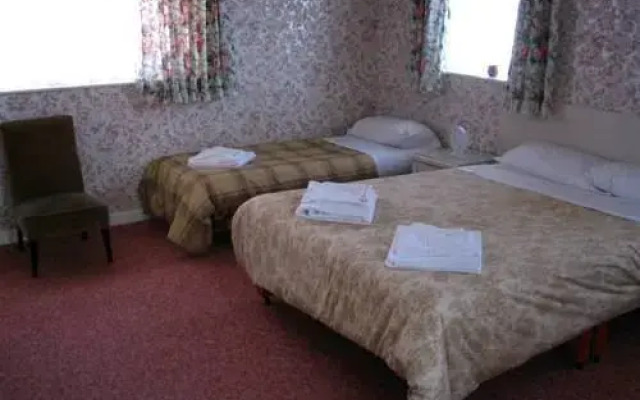 Broadway Hotel