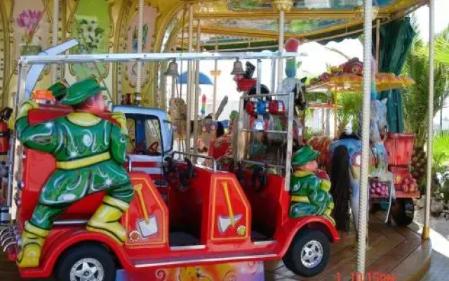 Vic's Land Holidays
