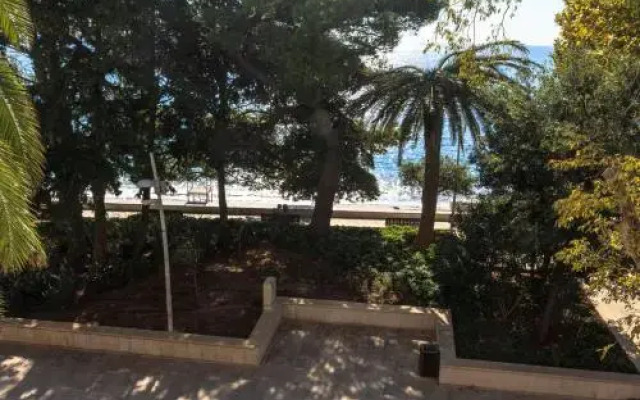 LuxBeachFront