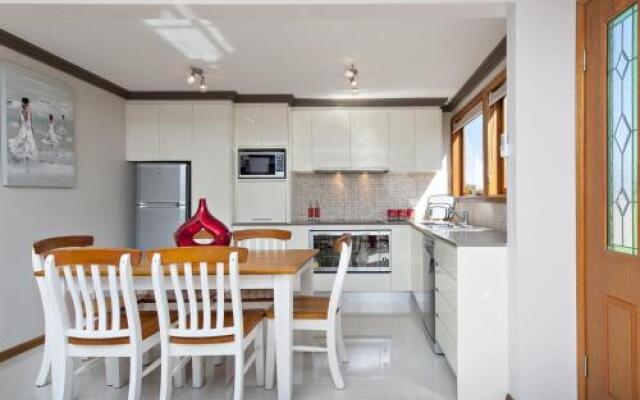 Nature Beach Break, 10 Lionel Avenue