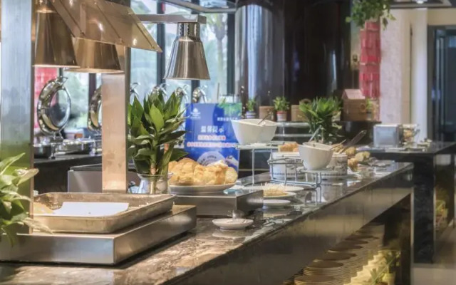 Days Hotel & Suites Da Peng Hainan