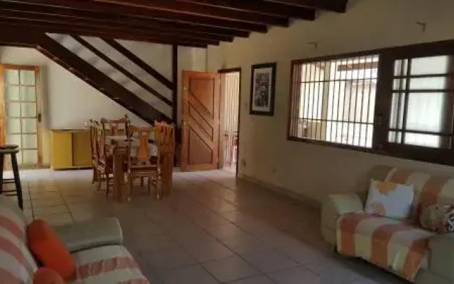 Casa espaçosa a 100m da praia Perequê Açu