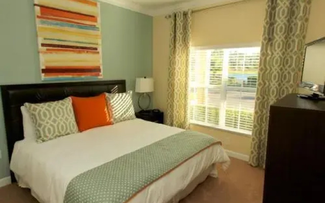 Paradise Palms 8913