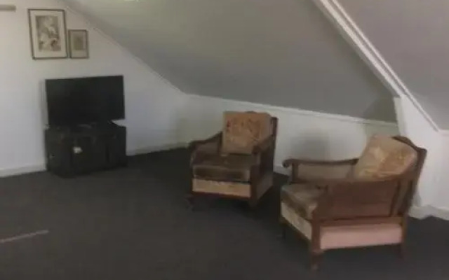 Cottage At 95a