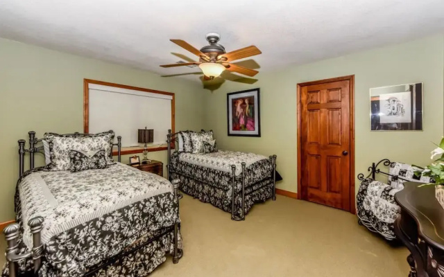 Hidden Gem - 5 Br home by RedAwning