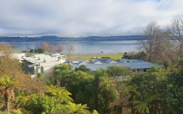 Bayview Lake Taupo