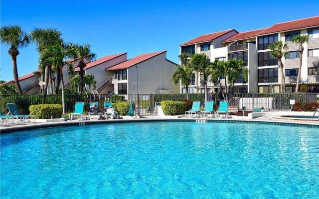 Siesta Dunes Beach 201 by Vtrips