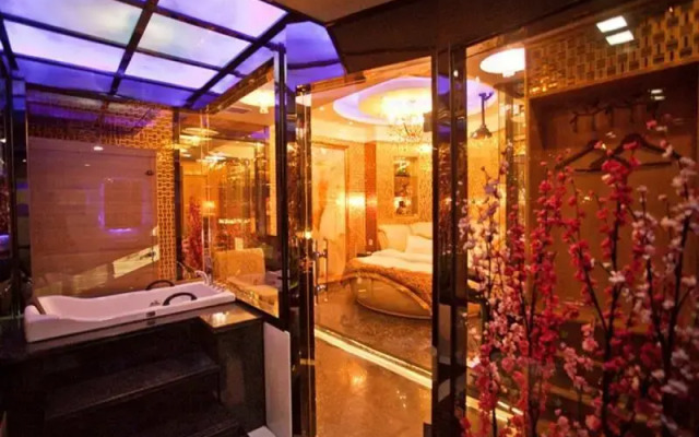 Qingdao Laiyinbao Business Hotel