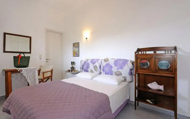 Anemoessa Rooms & Studios