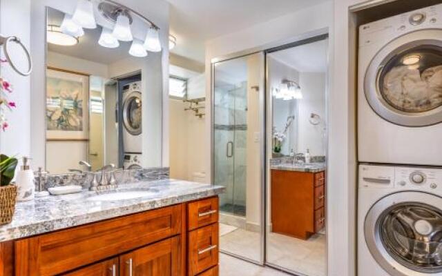 Waikiki Shore 515 Beachfront & Upgrade