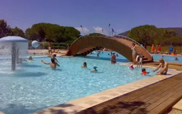 Camping Lacona Pineta